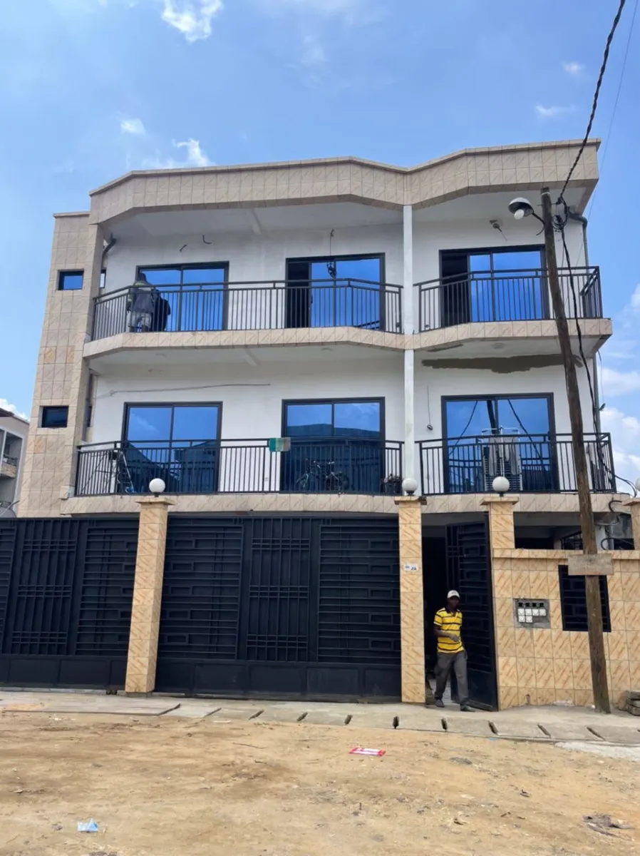 IMMEUBLE A VENDRE MAKEPE 300m2 lea immobilier Cameroun