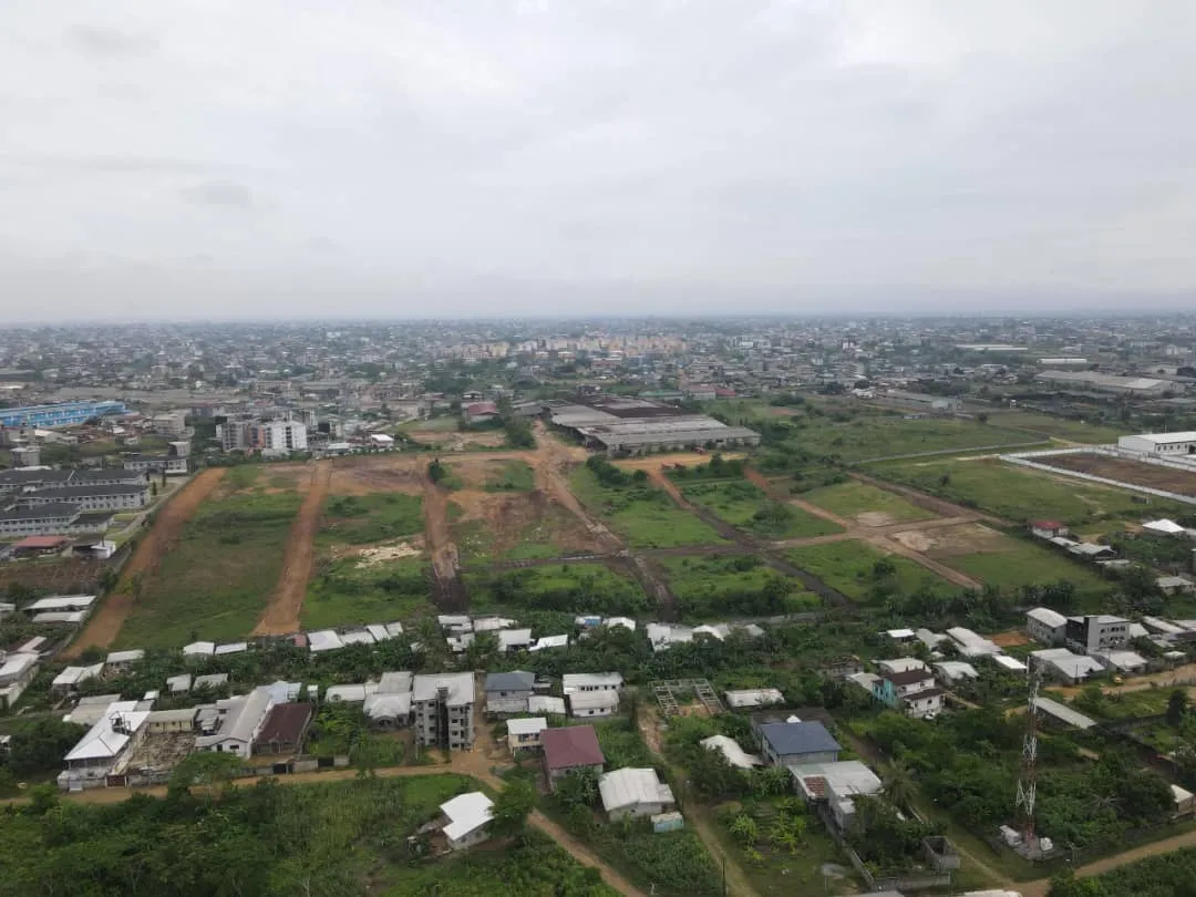 Terrain titré à vendre à yassa derrière sky motto lea immobilier Cameroun