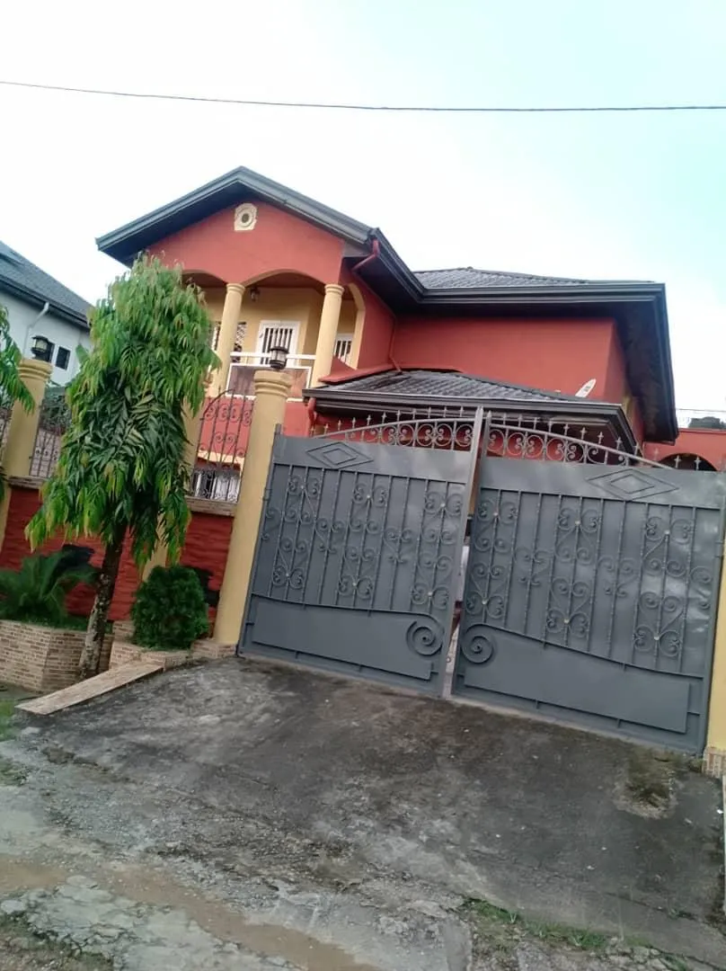 Duplex haut standing à vendre à douala quartier Logpom lea immobilier Cameroun