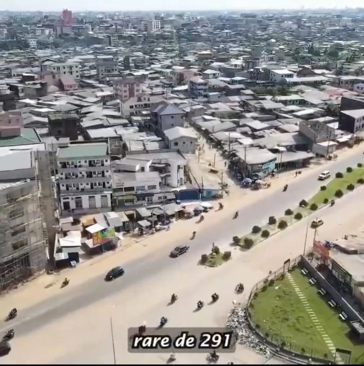 terrain commercial titre a vendre en pleine boulevard de bonamoussadi superficie de 291 m² lea immobilier Cameroun