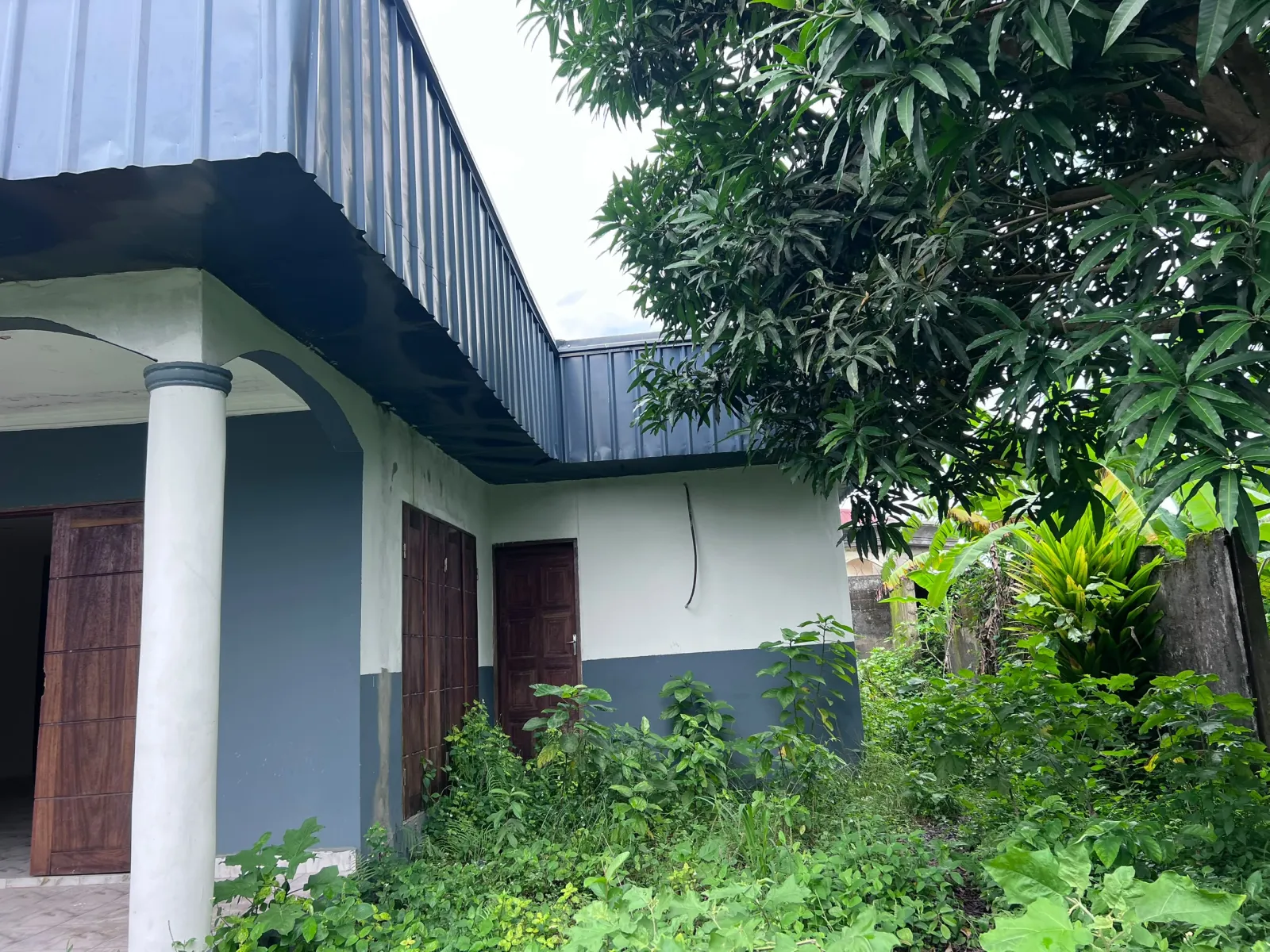 SUPERBE VILLA NEUVE JAMAIS HABITÉE ANCIENNE ROUTE BONABERI lea immobilier Cameroun