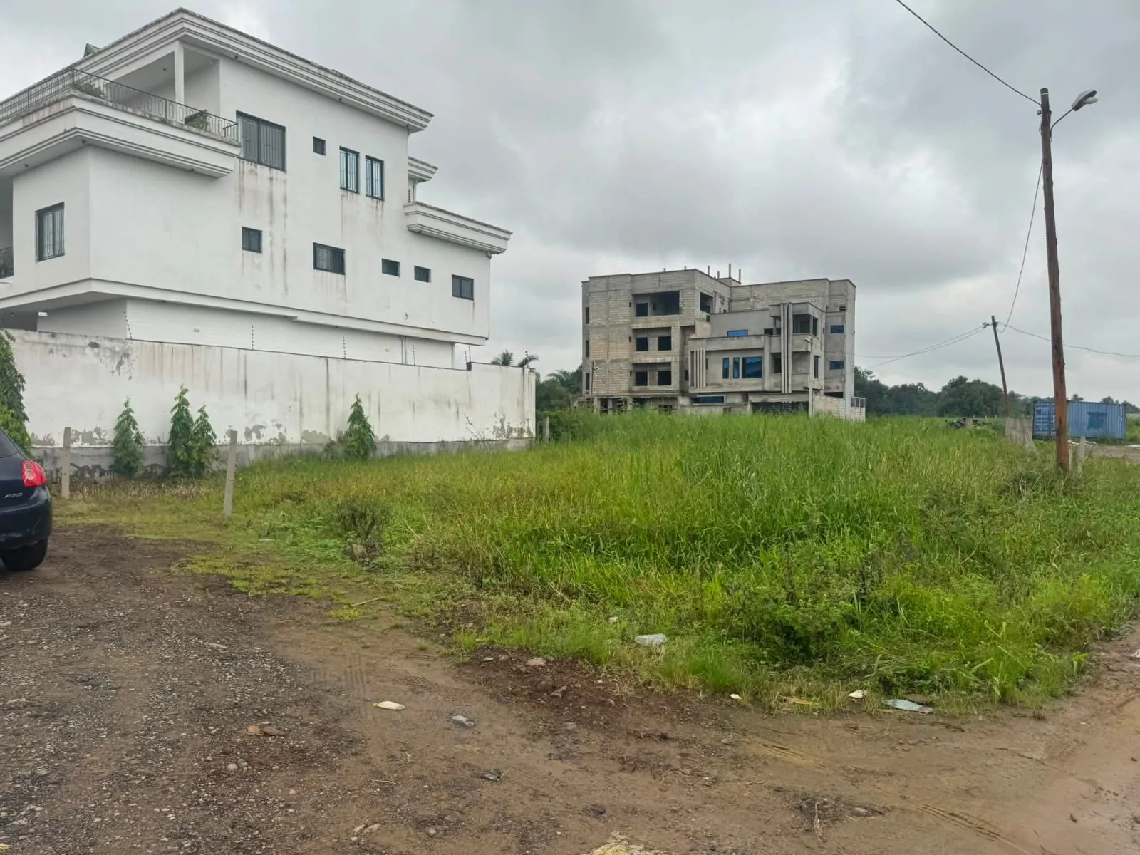 Terrain titré à vendre a bonamoussadi denver superficie 500 et 300m2 lea immobilier Cameroun