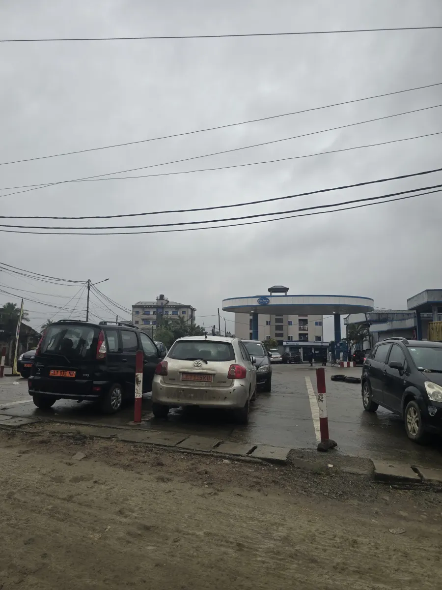 Terrain commercial titré à vendre à douala kotto entrée chefferie bordure de route — Léa immobilier au Cameroun