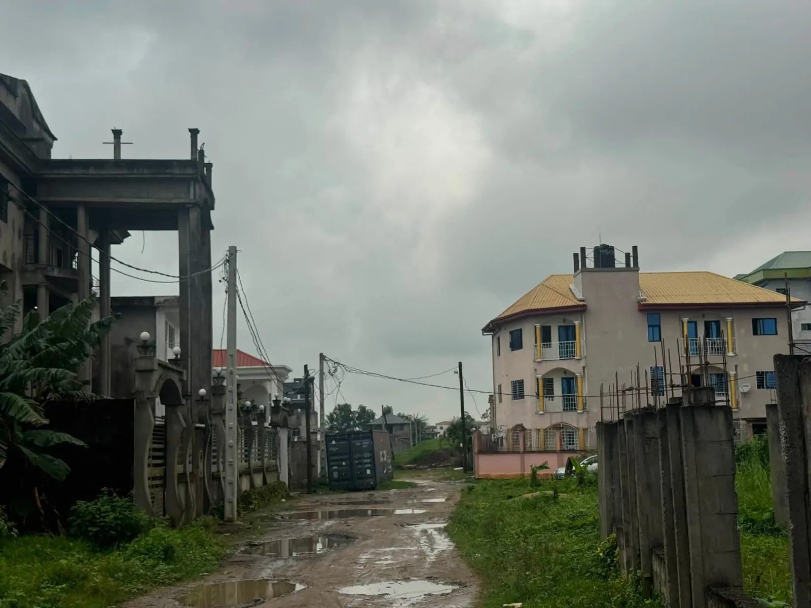 Terrain titré à vendre a bonamoussadi denver superficie 500 et 300m2 — Léa immobilier au Cameroun