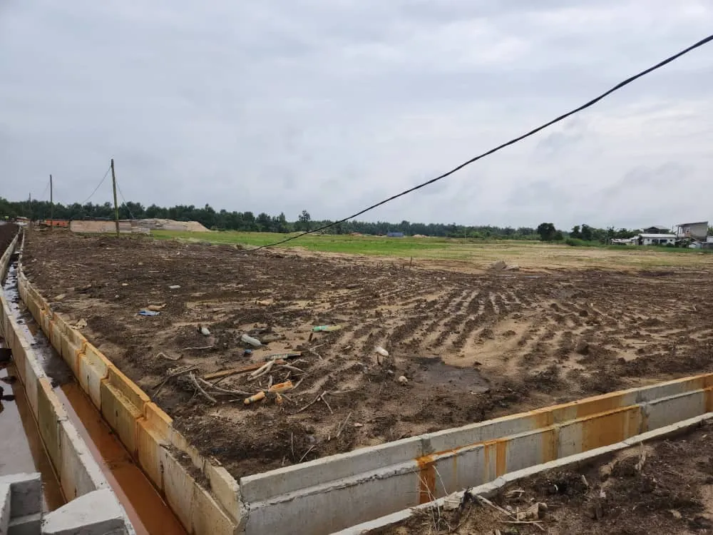 Terrain titré à vendre à bonamoussadi denver bordure goudron 5000m2 — Léa immobilier au Cameroun