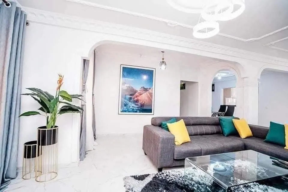 VILLA MEUBLÉE HAUT STANDING À LOUER MAKÉPÉ PETIT PAYS — Léa immobilier au Cameroun