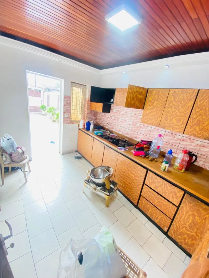 DUPLEX haut standing 4 CHAMBRES 3 DOUCHES 2 SALONS Bonamoussadi Denver — Léa immobilier au Cameroun