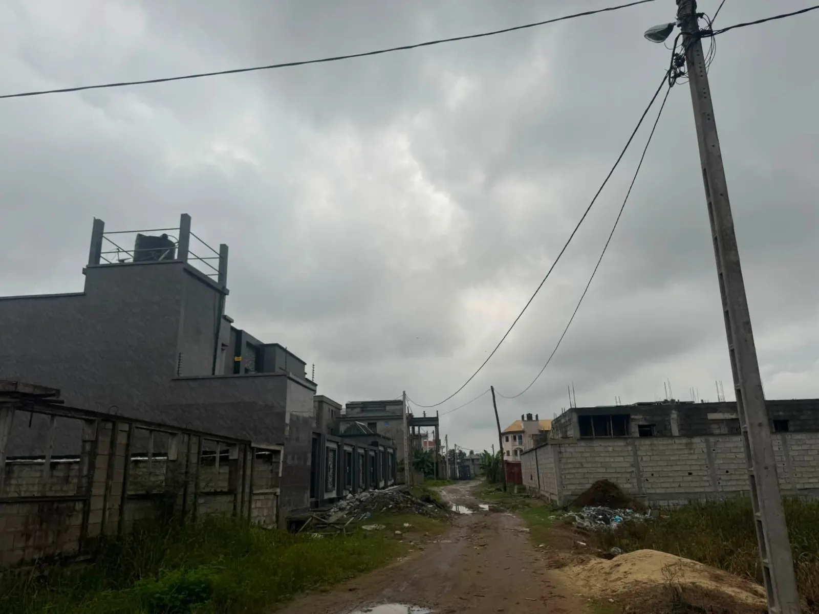 Terrain titré a vendre a bonamoussadi denver  au niveau du complexe sportif Ngannou  — Léa immobilier au Cameroun