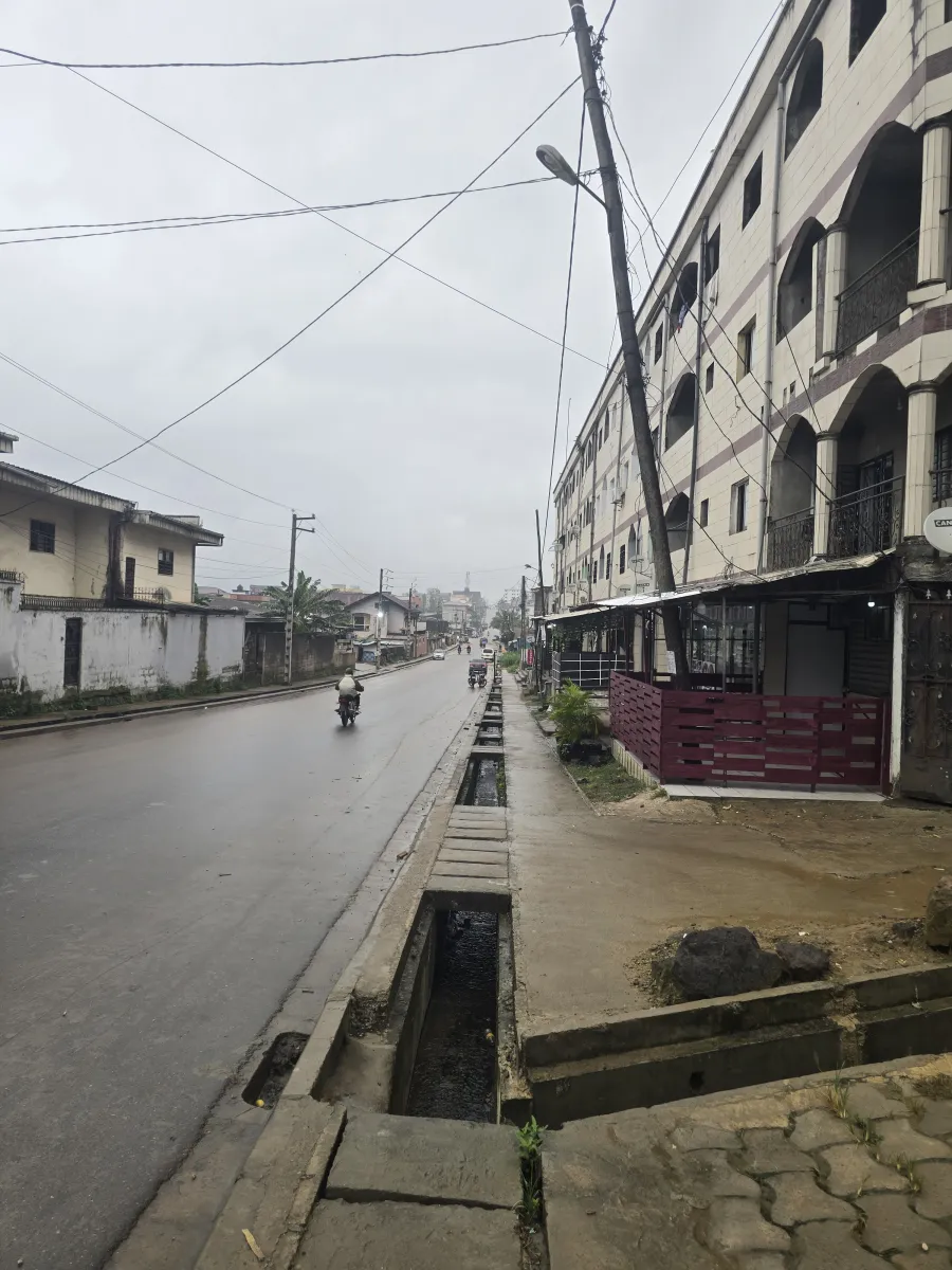Terrain titré à vendre à kotto résidentiel commercial 588m2 — Léa immobilier au Cameroun