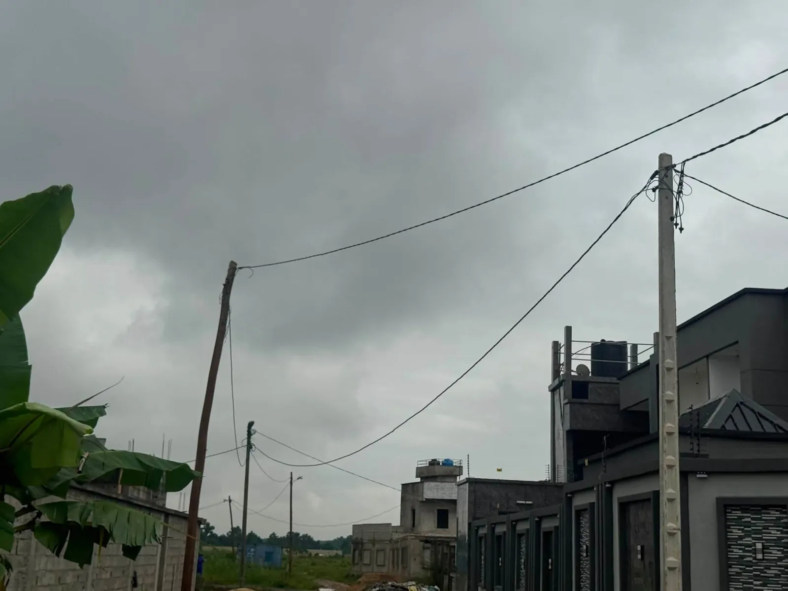 Terrain titré à vendre a bonamoussadi denver superficie 500 et 300m2 — Léa immobilier au Cameroun