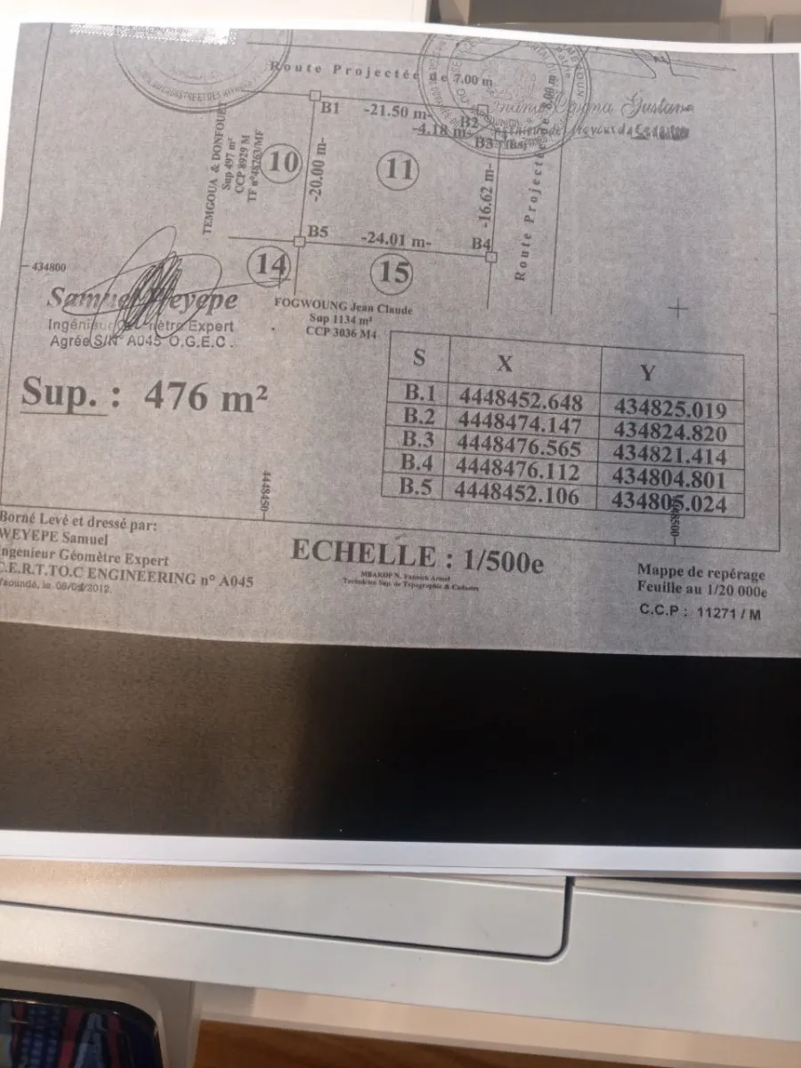 Terrain titré à vendre à Yaoundé  quartier Emana. Superficie 475m2 plat et sec a proximité du goudron, quartier fortement habité. — Léa immobilier au Cameroun